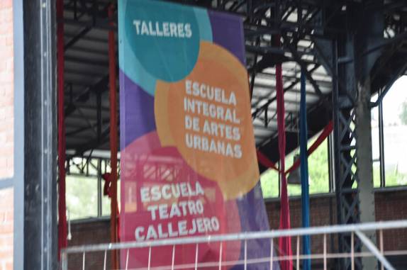 Agora já sabemos de onde vem todos os artistas de semáforo que operam no Brasil! (em Rosário, na Argentina)